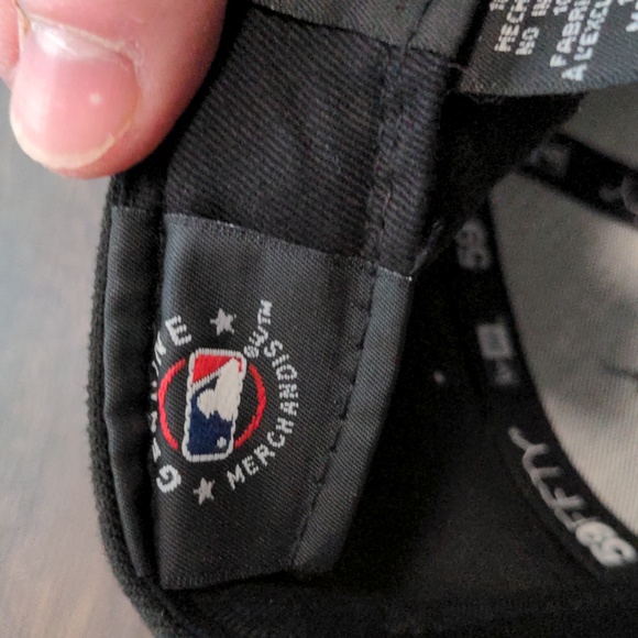 New Era Fitted Size 6 1/4 All Black New York Yankees Cap - Picture 6 of 6